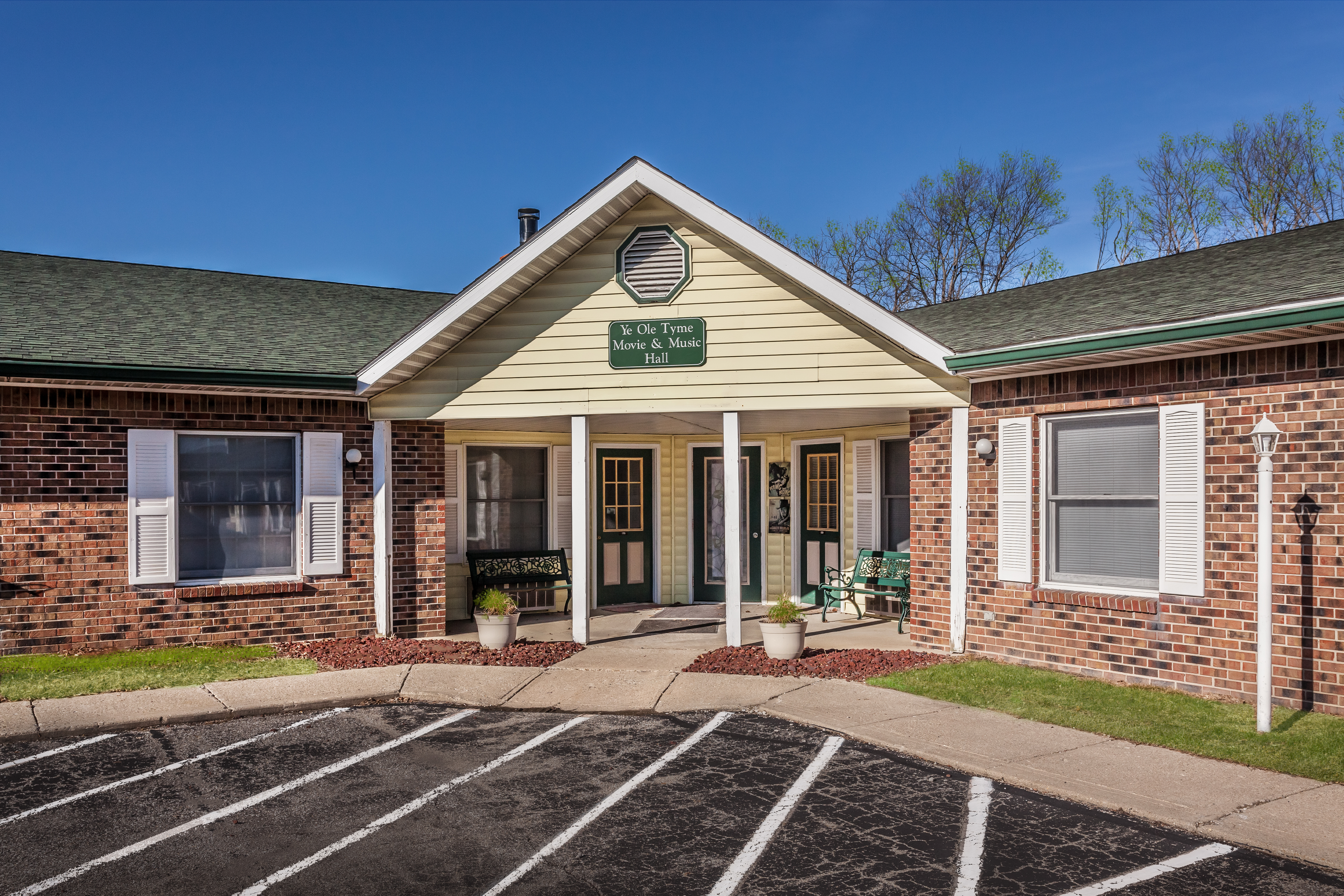 Club Manor Apartments The Multifamily Advisory Group at Cushman